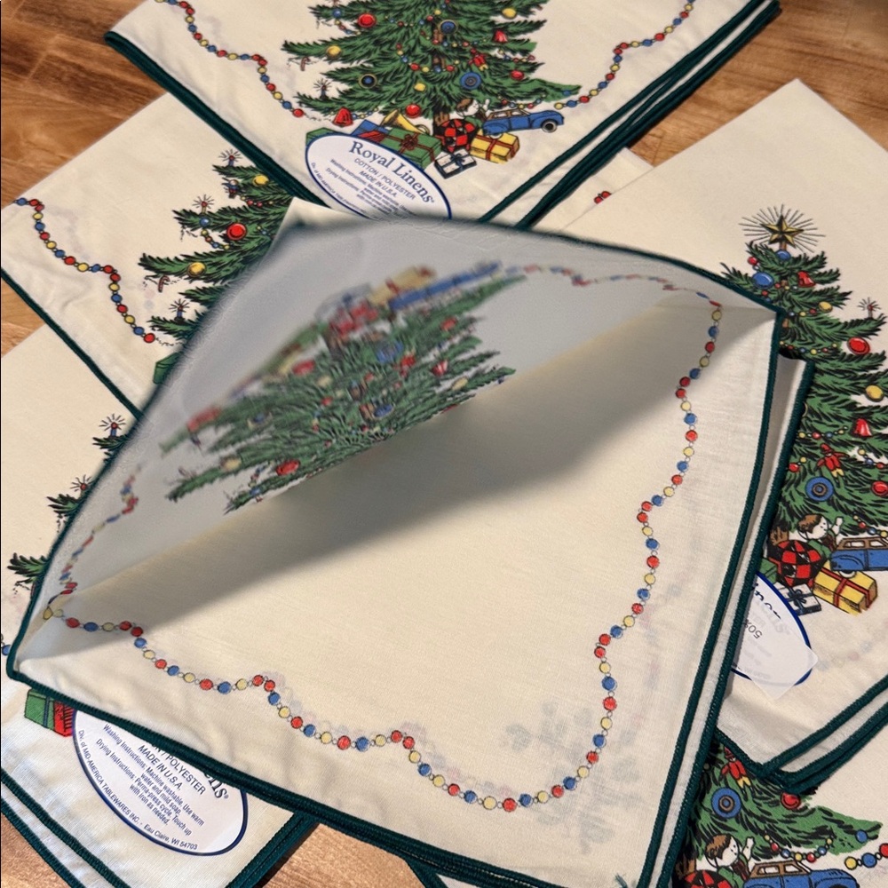 Royal Linens Christmas Tree Napkins: Set of 6 - Picture 5 of 8